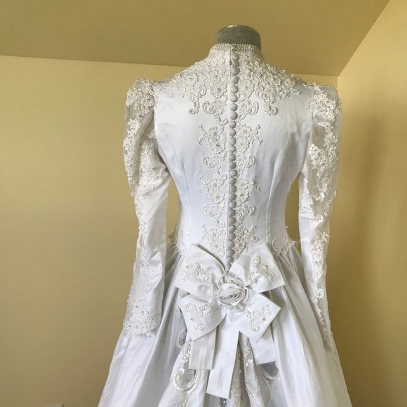 Unworn MAKE OFFER! Satin Beaded Wedding Gown Cathedral Length Train Lace Sleeve - Picture 12 of 13